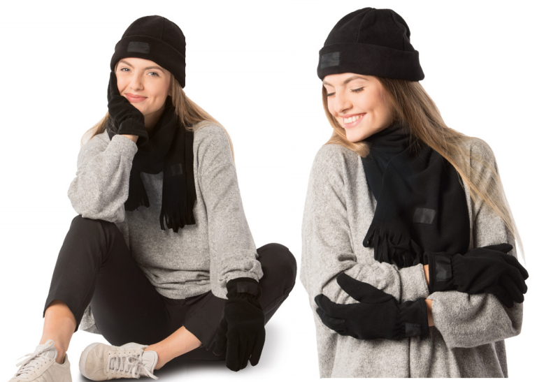 CAPPELLINO ZUCCOTTO IN PILE con targhetta in nylon