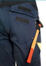 Pantaloni multi tasche con porta martello